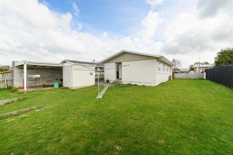 Photo of property in 19 Fergusson Street, Marton, 4710