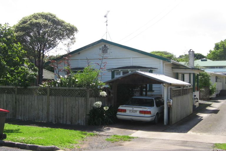 Photo of property in 18 Karetu Road, Greenlane, Auckland, 1051