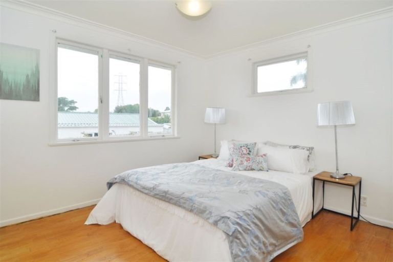 Photo of property in 50 Beaubank Road, Kelston, Auckland, 0602
