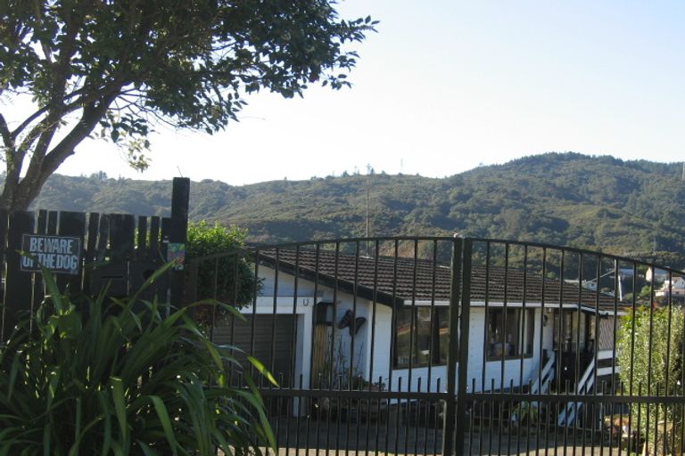 Photo of property in 12 Bogle Grove, Stokes Valley, Lower Hutt, 5019