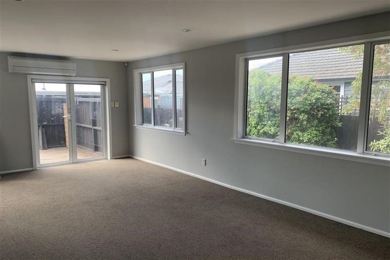 Photo of property in 100 Northcote Road, Northcote, Christchurch, 8052