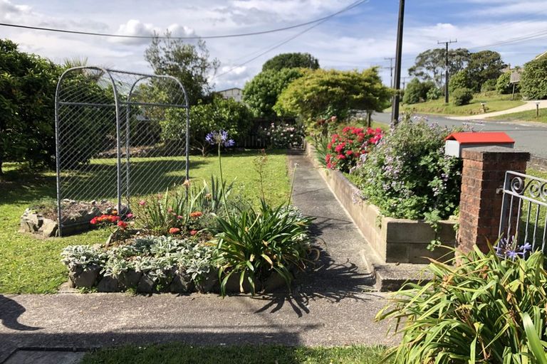 Photo of property in 27 Whaka Street, Maungaturoto, 0520
