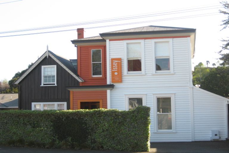 Photo of property in 32 Carrington Street, New Plymouth, 4310