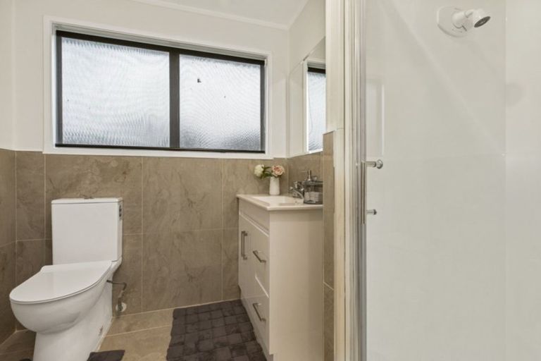 Photo of property in 122 Shifnal Drive, Randwick Park, Auckland, 2105