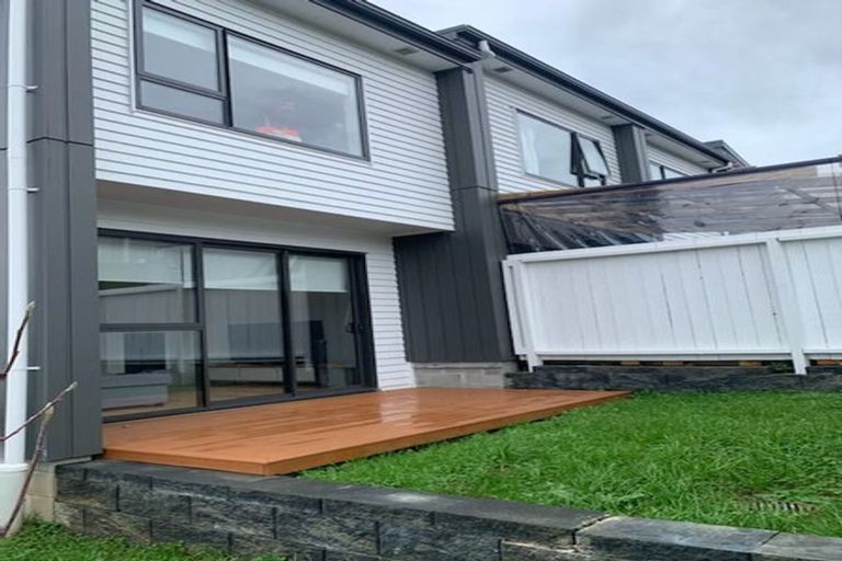 Photo of property in 67a Divich Avenue, Te Atatu South, Auckland, 0610