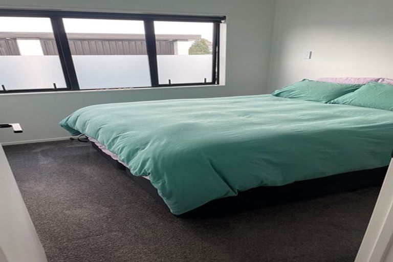 Photo of property in 4/89 Beach Road, Te Atatu Peninsula, 0610