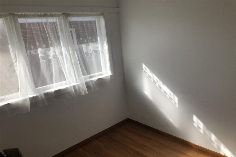 Photo of property in 3 Amberley Avenue, Te Atatu South, Auckland, 0610