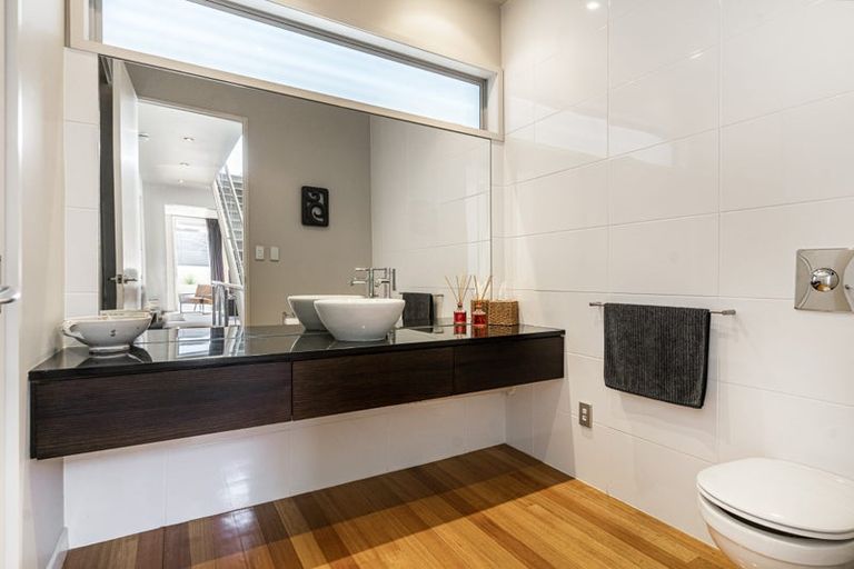 Photo of property in 18a Eastcliffe Road, Castor Bay, Auckland, 0620