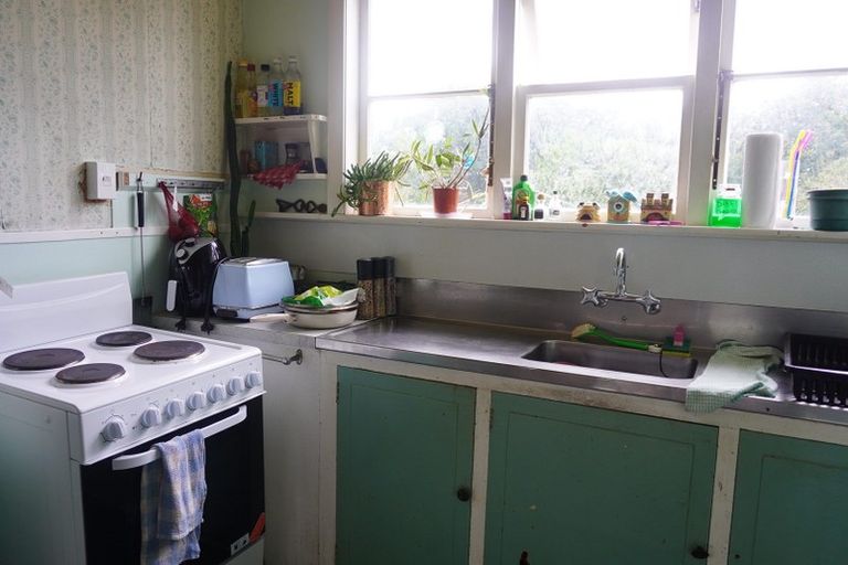 Photo of property in 24 Riemenschneider Street, Manaia, 4612