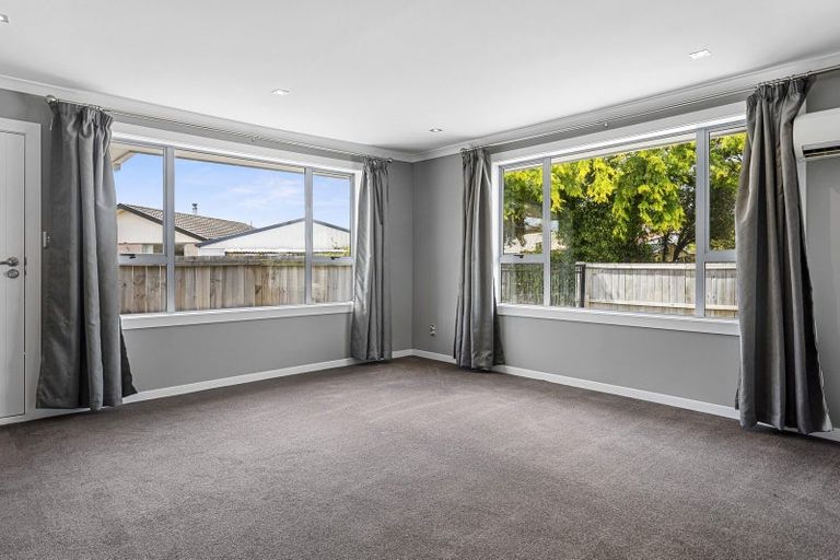 Photo of property in 1/14a Branksome Place, Parklands, Christchurch, 8083