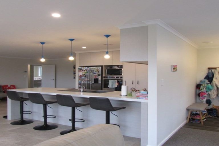 Photo of property in 208 Navigation Drive, Whitby, Porirua, 5024