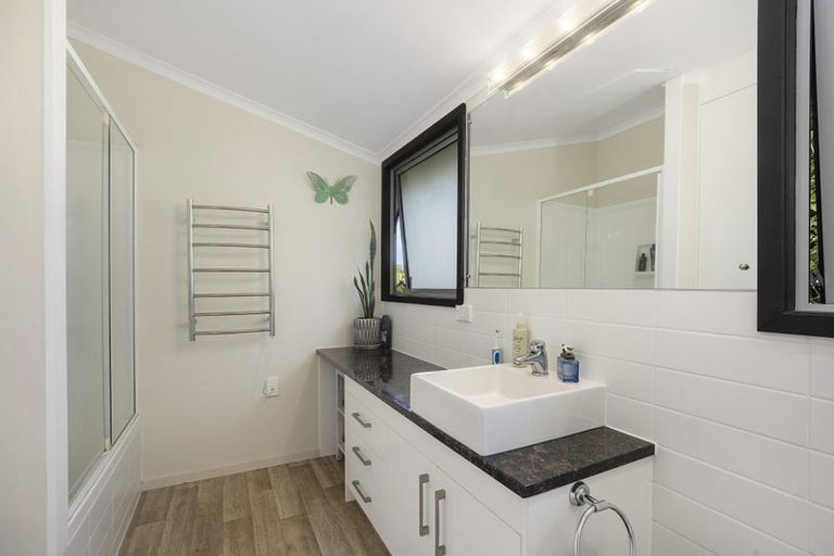 Photo of property in 2/88 Arran Road, Browns Bay, Auckland, 0630