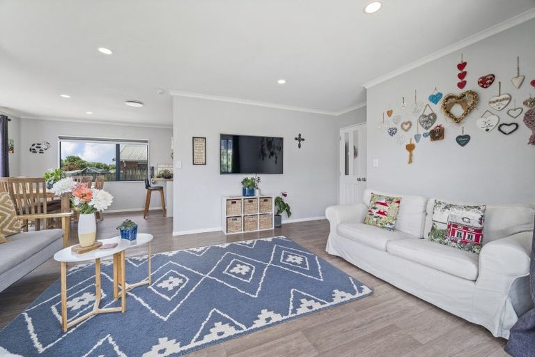 Photo of property in 17 Edward Payton Grove, Pukehangi, Rotorua, 3015