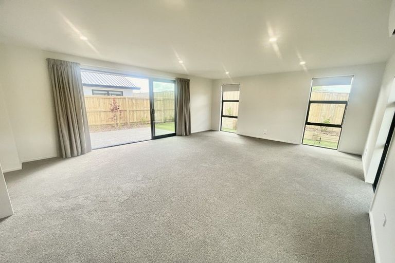 Photo of property in 6 Alex Place, Hurworth, New Plymouth, 4310