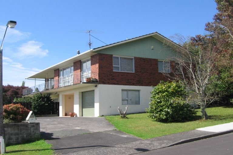 Photo of property in 12 Pokapu Street, Titirangi, Auckland, 0600
