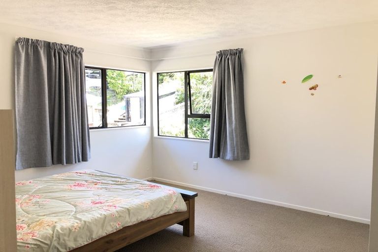 Photo of property in 947 East Coast Road, Torbay, Auckland, 0630