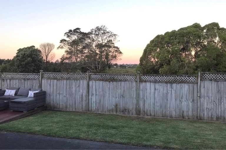 Photo of property in 50 Stranraer Crescent, Wattle Downs, Auckland, 2103