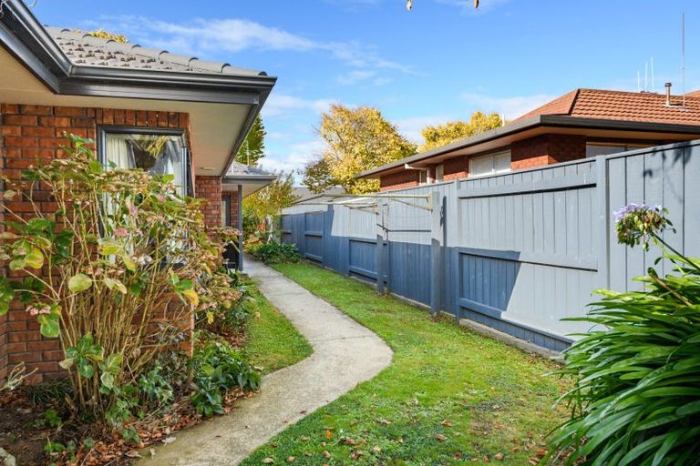 Photo of property in 12 Mana Place, Awapuni, Palmerston North, 4412