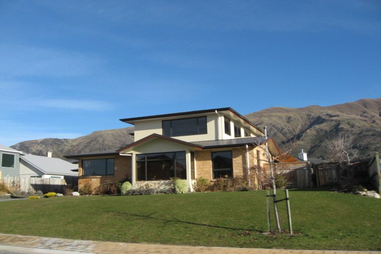 Photo of property in 13 Stonebrook Drive, Wanaka, 9305