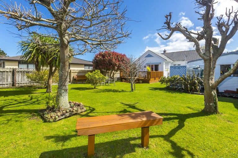 Photo of property in 10 Savage Crescent, Upper Hutt Central, Upper Hutt, 5018