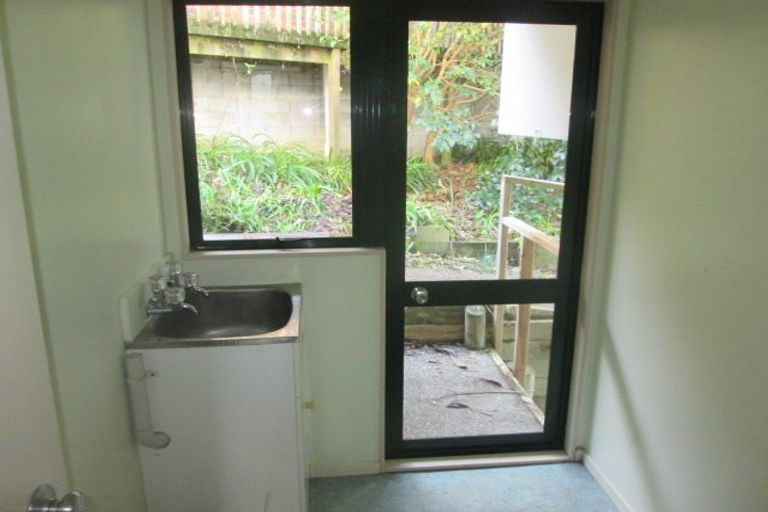 Photo of property in 12a Kiteroa Terrace, Rothesay Bay, Auckland, 0630