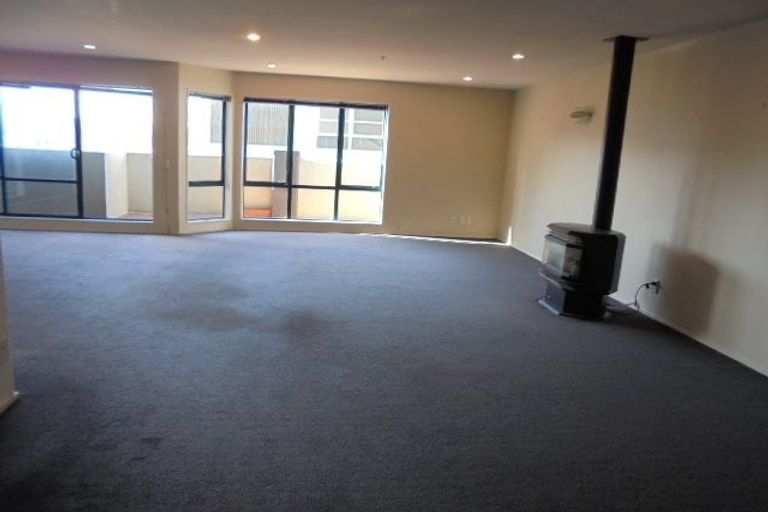 Photo of property in Courtenay Apartments, 703/120 Courtenay Place, Te Aro, Wellington, 6011