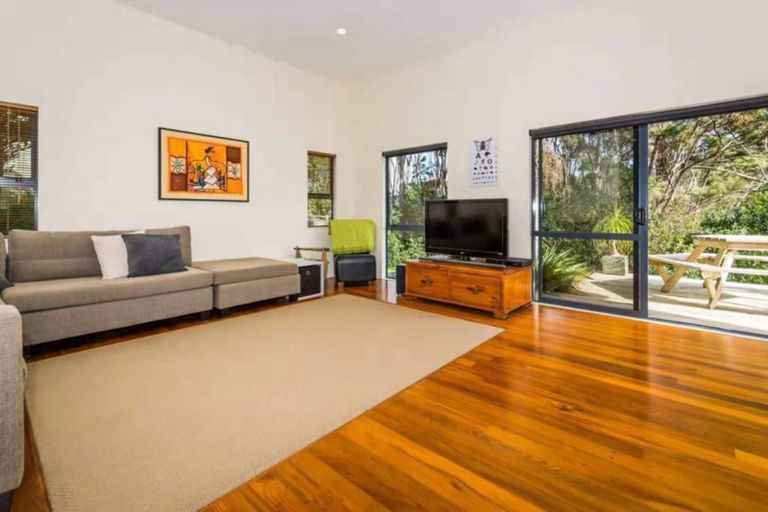 Photo of property in 12 Daldys Bush Lane, Bayview, Auckland, 0629