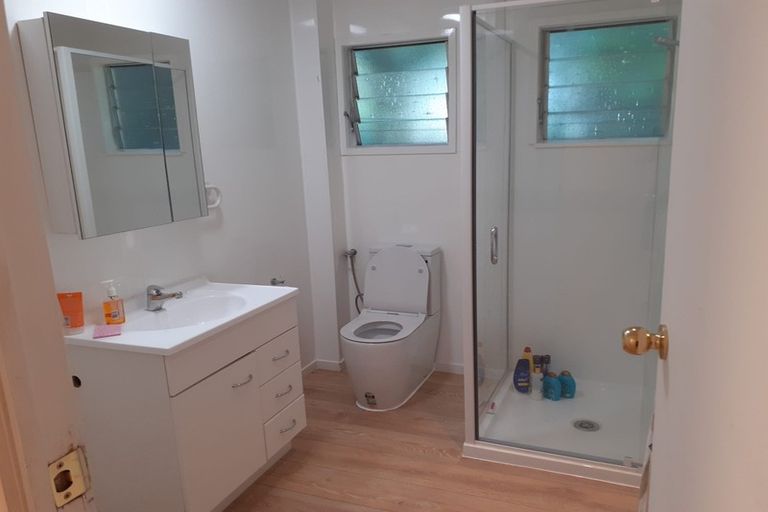 Photo of property in 17 Tawini Road, Titirangi, Auckland, 0604