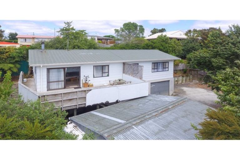 Photo of property in 22 Zingaro Place, Massey, Auckland, 0614