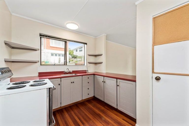 Photo of property in 12b Seaview Road, Otumoetai, Tauranga, 3110