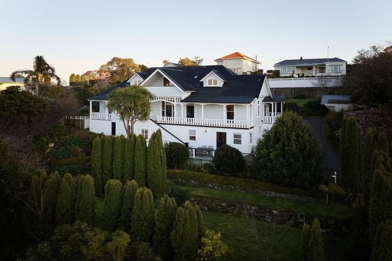 Photo of property in 10 Cobden Road, Bluff Hill, Napier, 4110