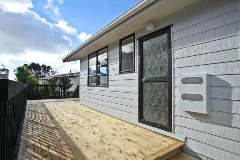 Photo of property in 1/184 Chivalry Road, Glenfield, Auckland, 0629