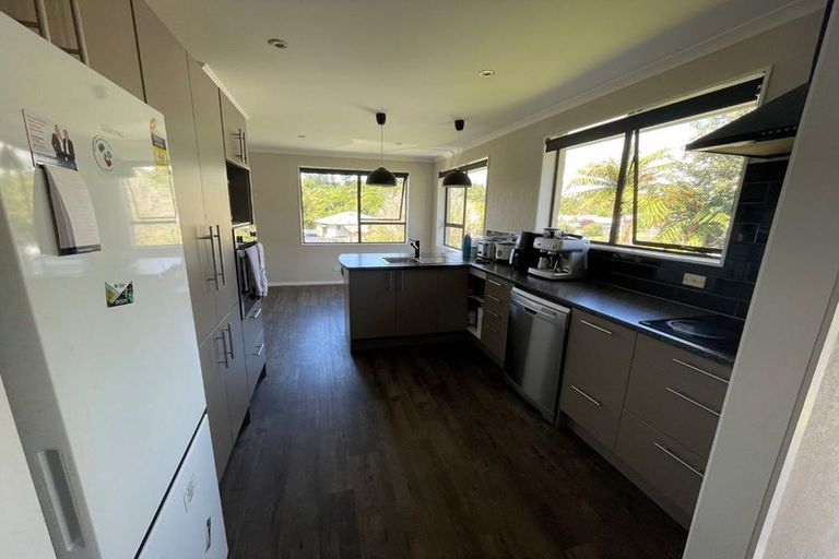 Photo of property in 79 Riversdale Drive, Merrilands, New Plymouth, 4312