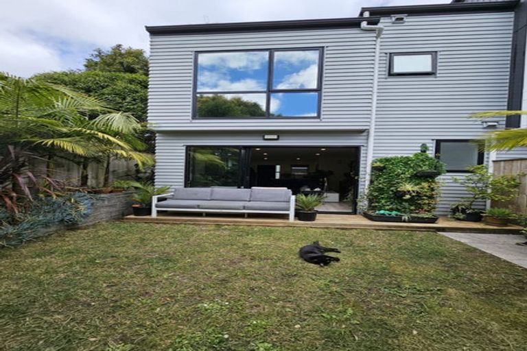 Photo of property in 19 Waru Lane, Te Atatu Peninsula, Auckland, 0610