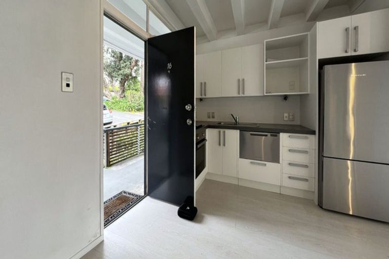 Photo of property in 15/73 Princes Street, Northcote Point, Auckland, 0627