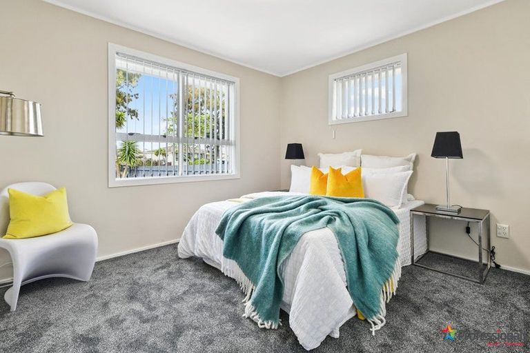 Photo of property in 34 Convair Crescent, Mangere, Auckland, 2022