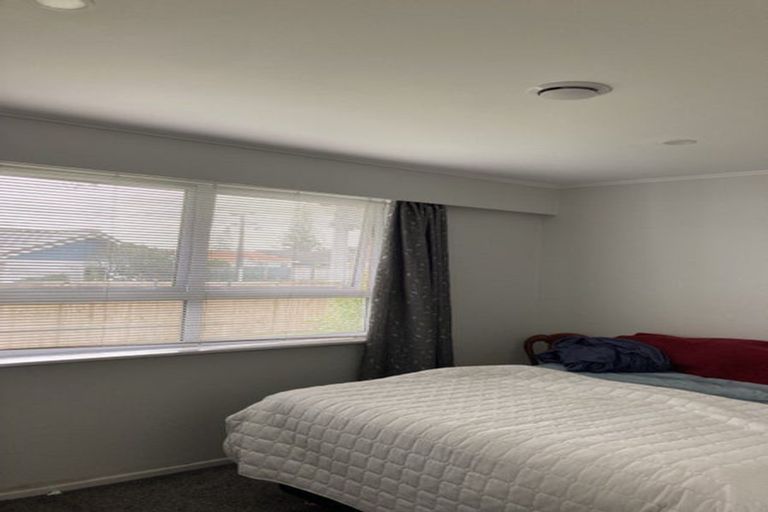 Photo of property in 2/24 Dale Crescent, Pakuranga, Auckland, 2010