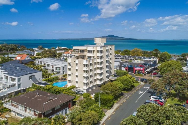 Photo of property in 2b/6 The Promenade, Takapuna, Auckland, 0622