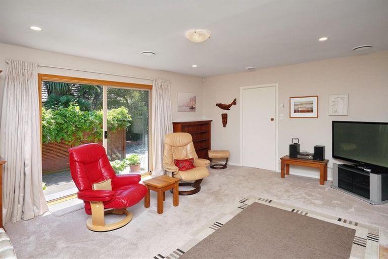 Photo of property in 8 Brookby Crescent, Avonhead, Christchurch, 8042