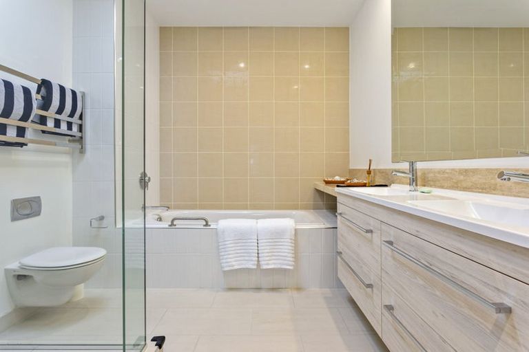 Photo of property in 7/258 Hurstmere Road, Takapuna, Auckland, 0622