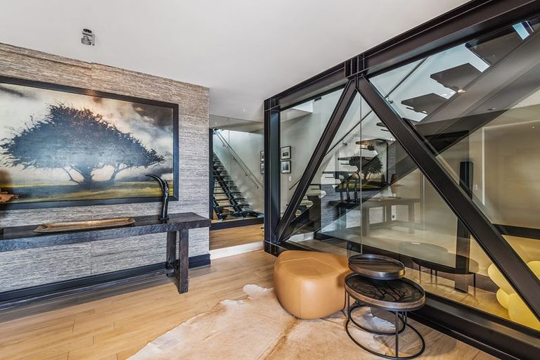 Photo of property in 12 Challenger Lane, Redcliffs, Christchurch, 8081