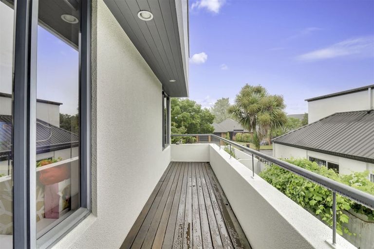 Photo of property in 9 Brockhall Lane, Avonhead, Christchurch, 8042