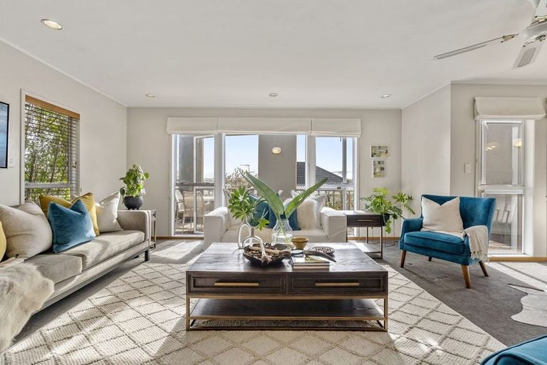 Photo of property in 2/32 Beresford Street, Bayswater, Auckland, 0622