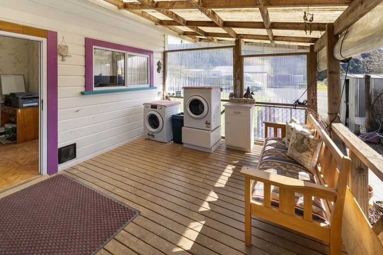 Photo of property in 108 Fairfax Street, Murchison, 7007