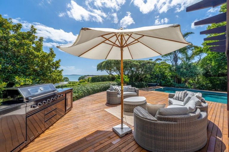 Photo of property in 188 Mellons Bay Road, Mellons Bay, Auckland, 2014