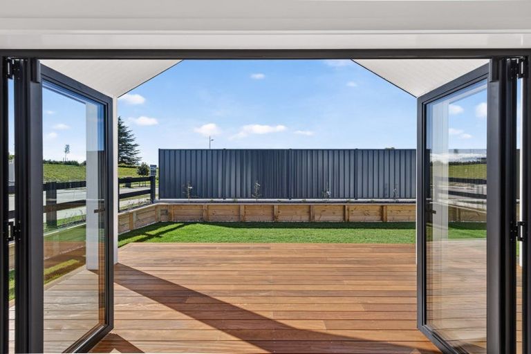 Photo of property in 8 Annie Aranui Drive, Poraiti, 4182