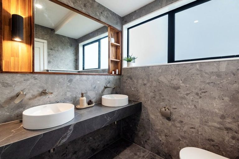 Photo of property in 1/45 Rangitoto Terrace, Milford, Auckland, 0620