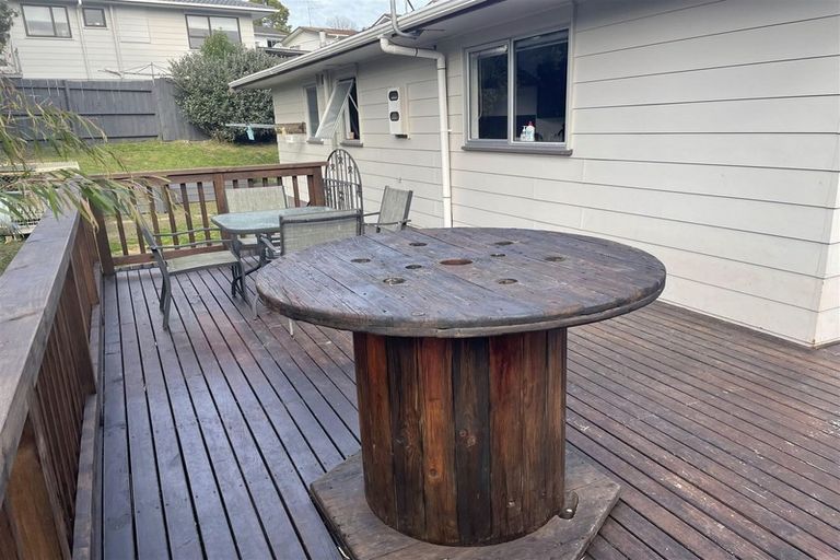 Photo of property in 1/21 Contessa Drive, Glenfield, Auckland, 0629