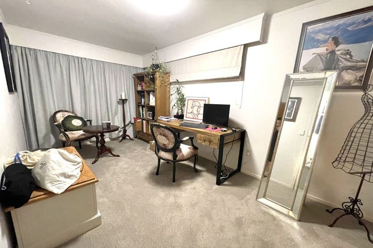 Photo of property in 114 Sturges Road, Henderson, Auckland, 0612