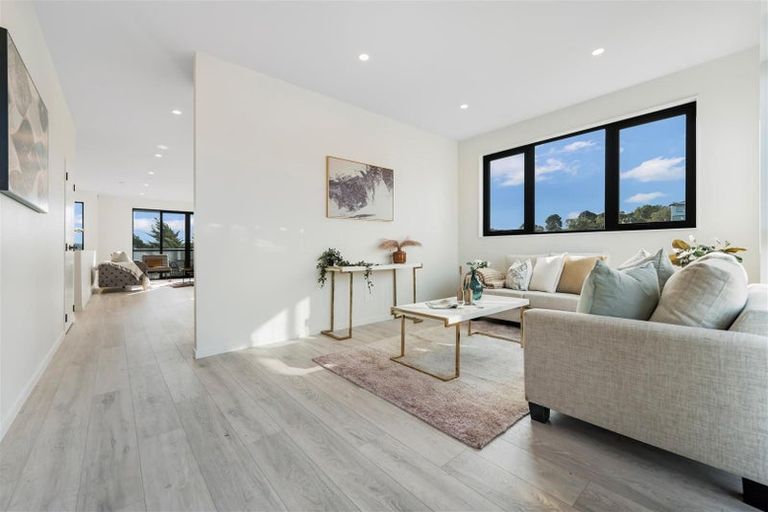 Photo of property in 25 Whakairo Crescent, Gulf Harbour, Whangaparaoa, 0930